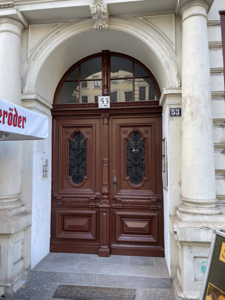 Maßgefertigte Holz-Haustür von der Tischlerei Perkampus in Halberstadt