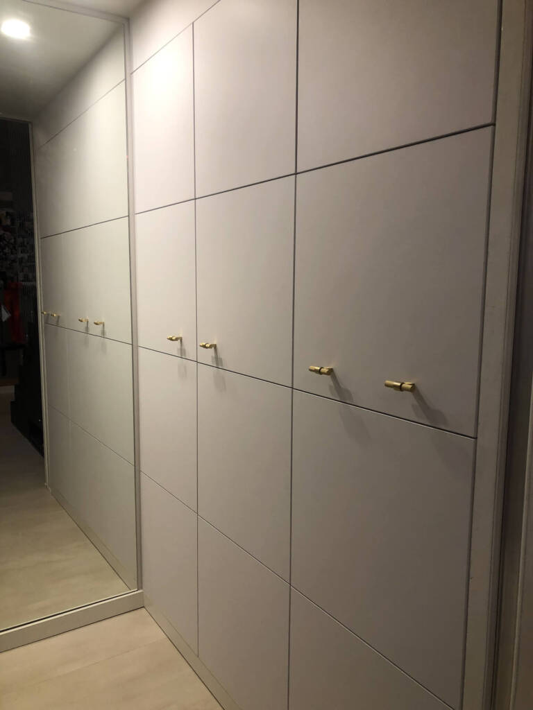 Maßgeschneiderte Schrankwand für Wohnraum oder Büro – Tischlerei Perkampus Halberstadt