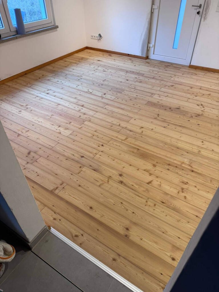 Verlegter Holzboden aus Massivholz – hochwertig verarbeitet durch die Tischlerei Perkampus in Halberstadt