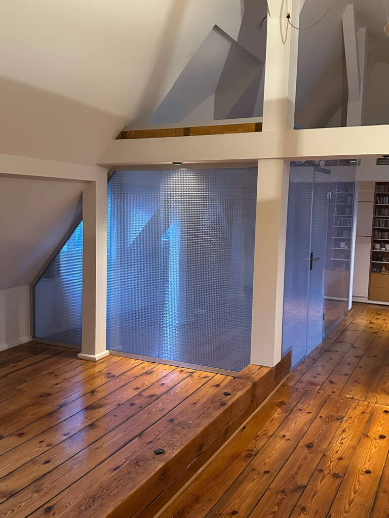 Natürlich wirkender Holzfußboden, individuell gefertigt und verlegt von der Tischlerei Perkampus