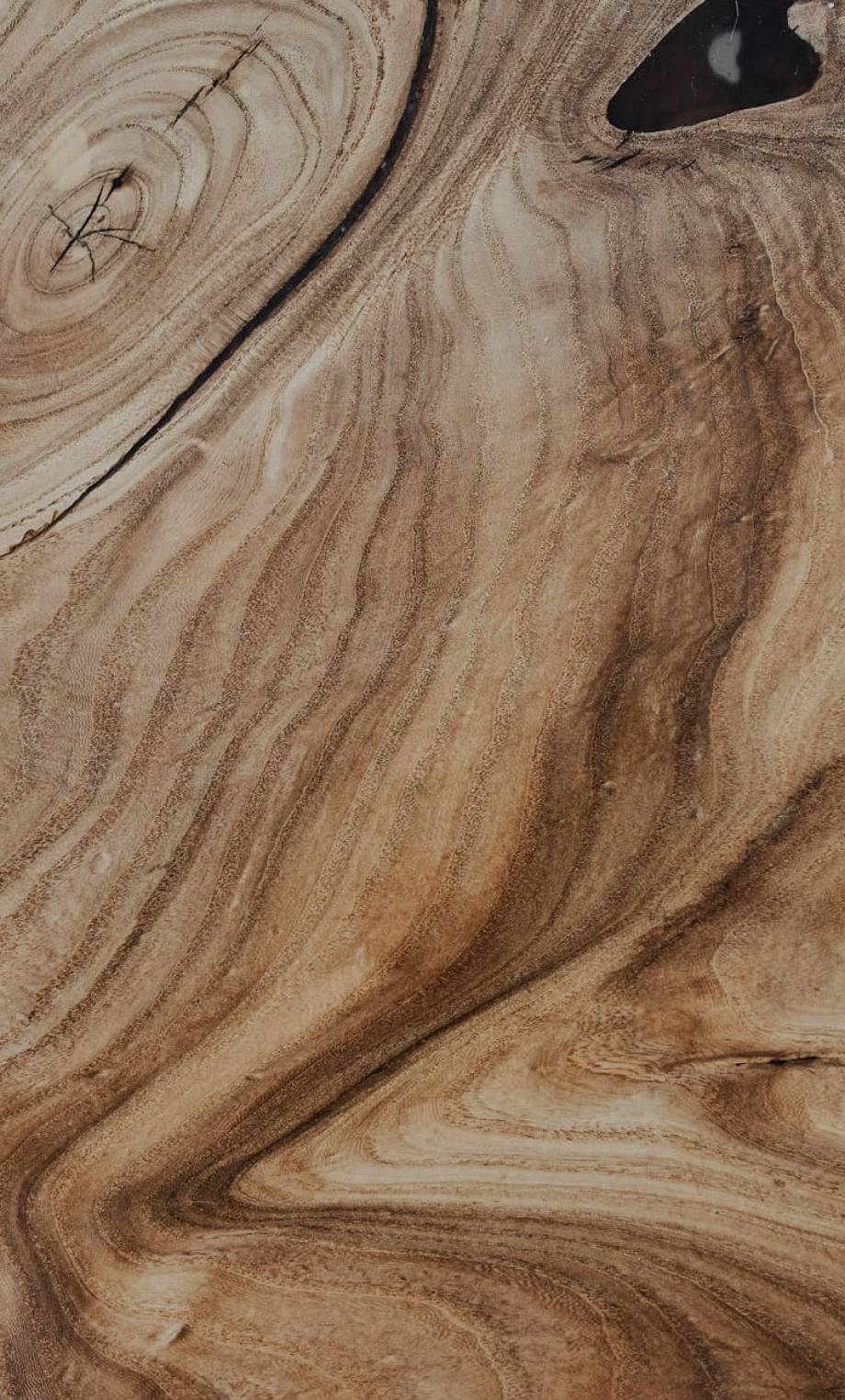 Nahaufnahme einer natürlichen Holzmaserung mit schöner Struktur